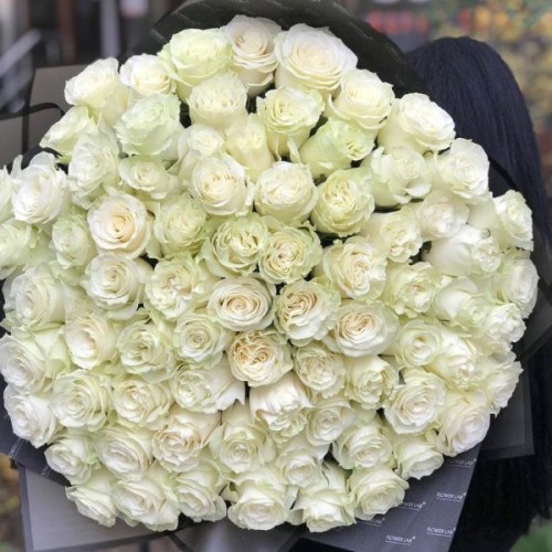 Купить на заказ Букет из 75 белых роз с доставкой в Аральске
