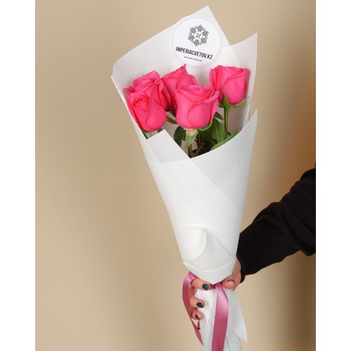 Купить на заказ Букет из 5 розовых роз с доставкой в Аральске