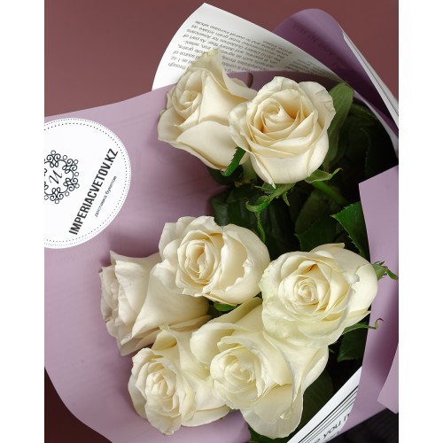 Купить на заказ Букет из 7 белых роз с доставкой в Аральске