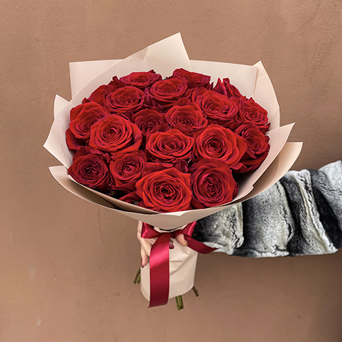 Купить на заказ Букет из 19 красных роз с доставкой в Аральске