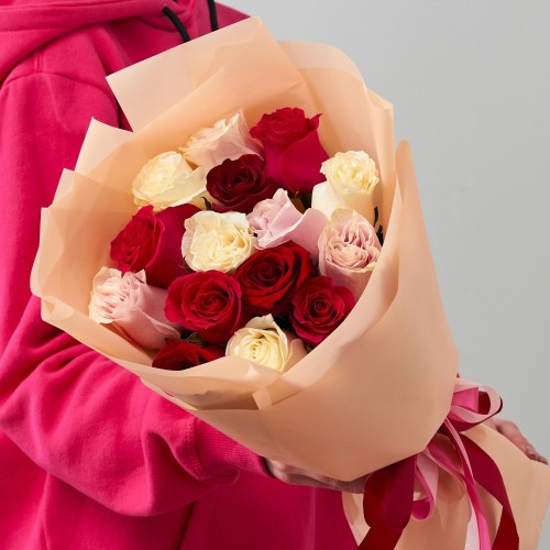 Купить на заказ Микс из 15 роз с доставкой в Аральске
